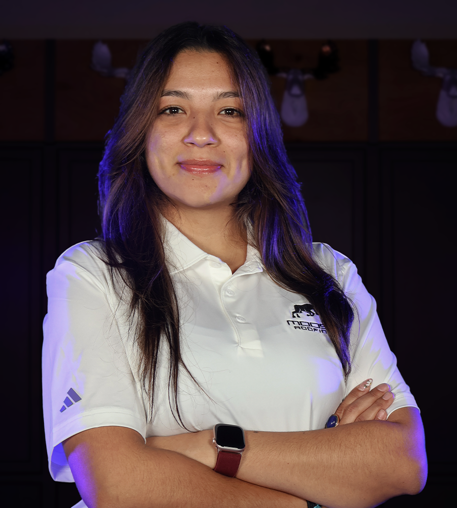 Alley Diaz posing for a headshot picture